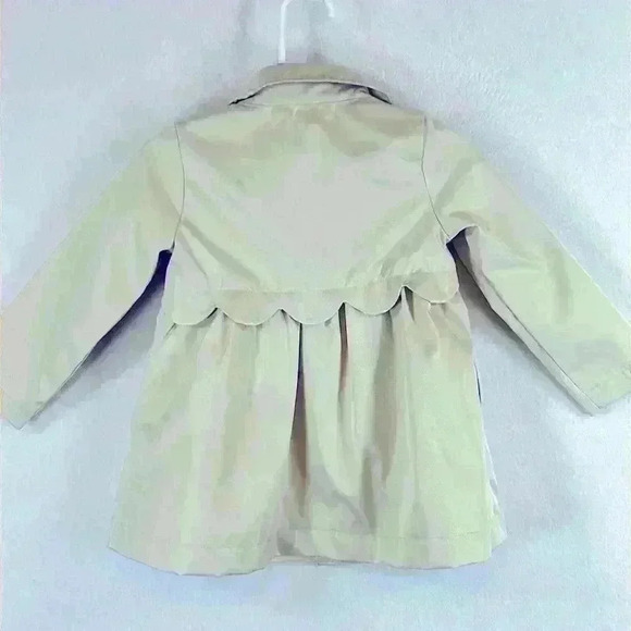 Tahari Infant Raincoat Size 18 months Tan Button-up Scalloped Detail Adorable - Picture 4 of 7